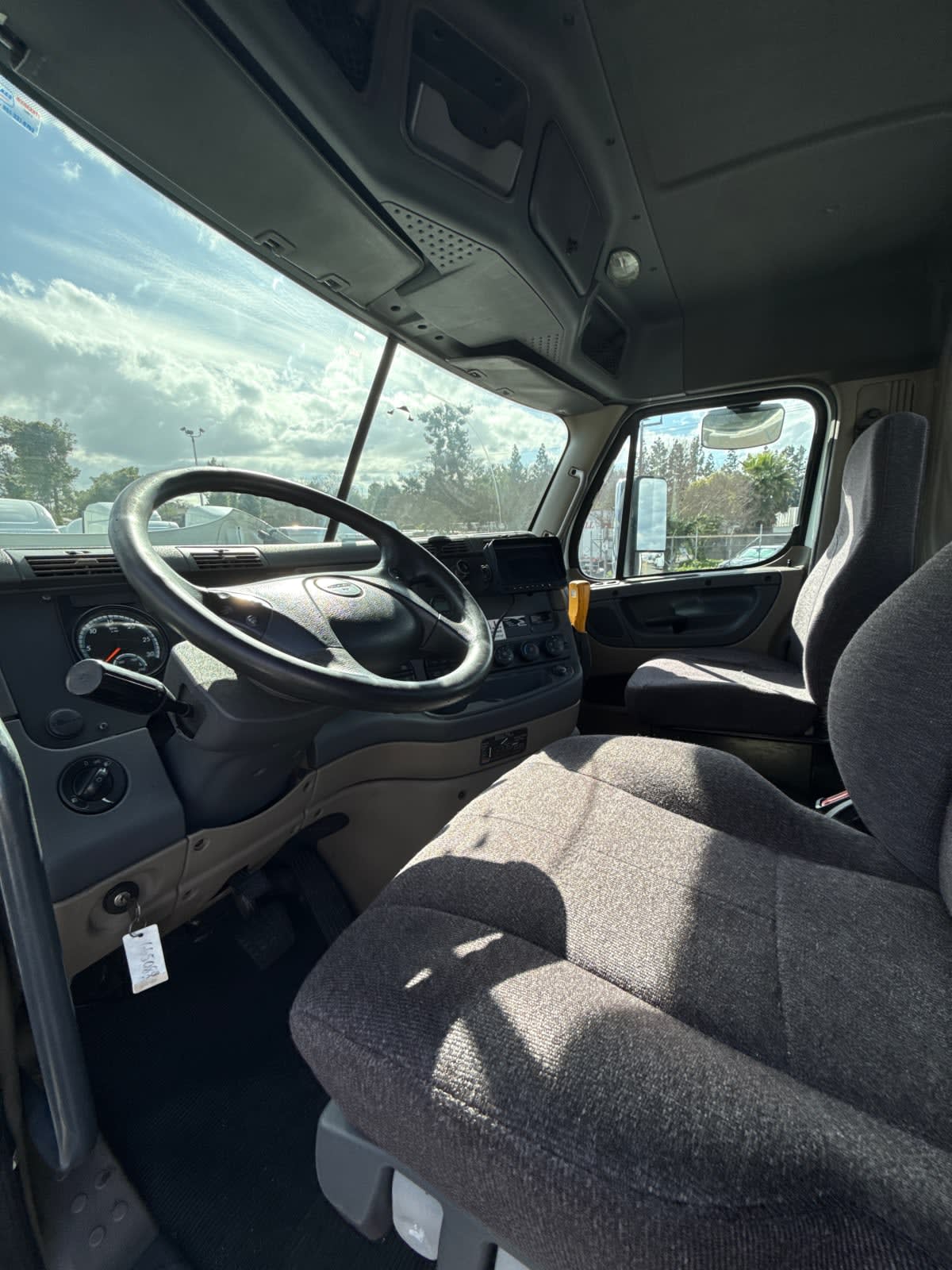 2017 Freightliner - image 7