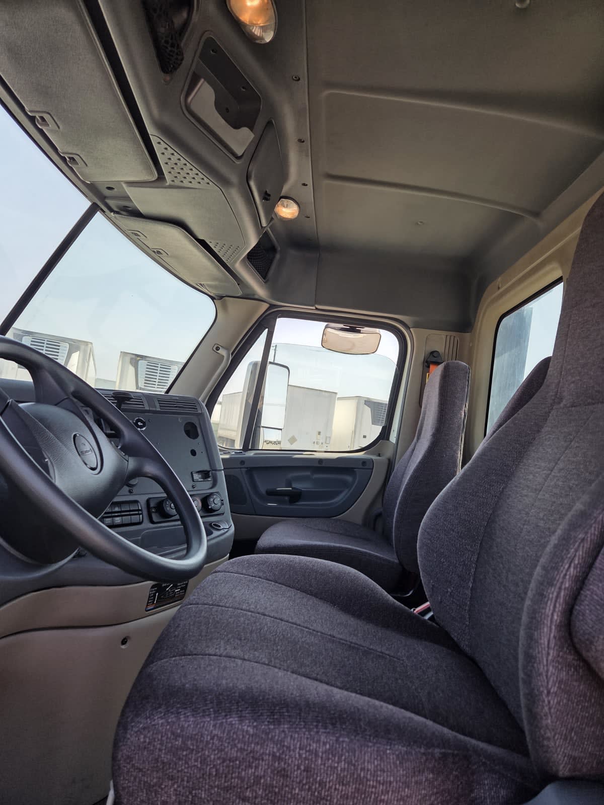 2017 Freightliner - image 7