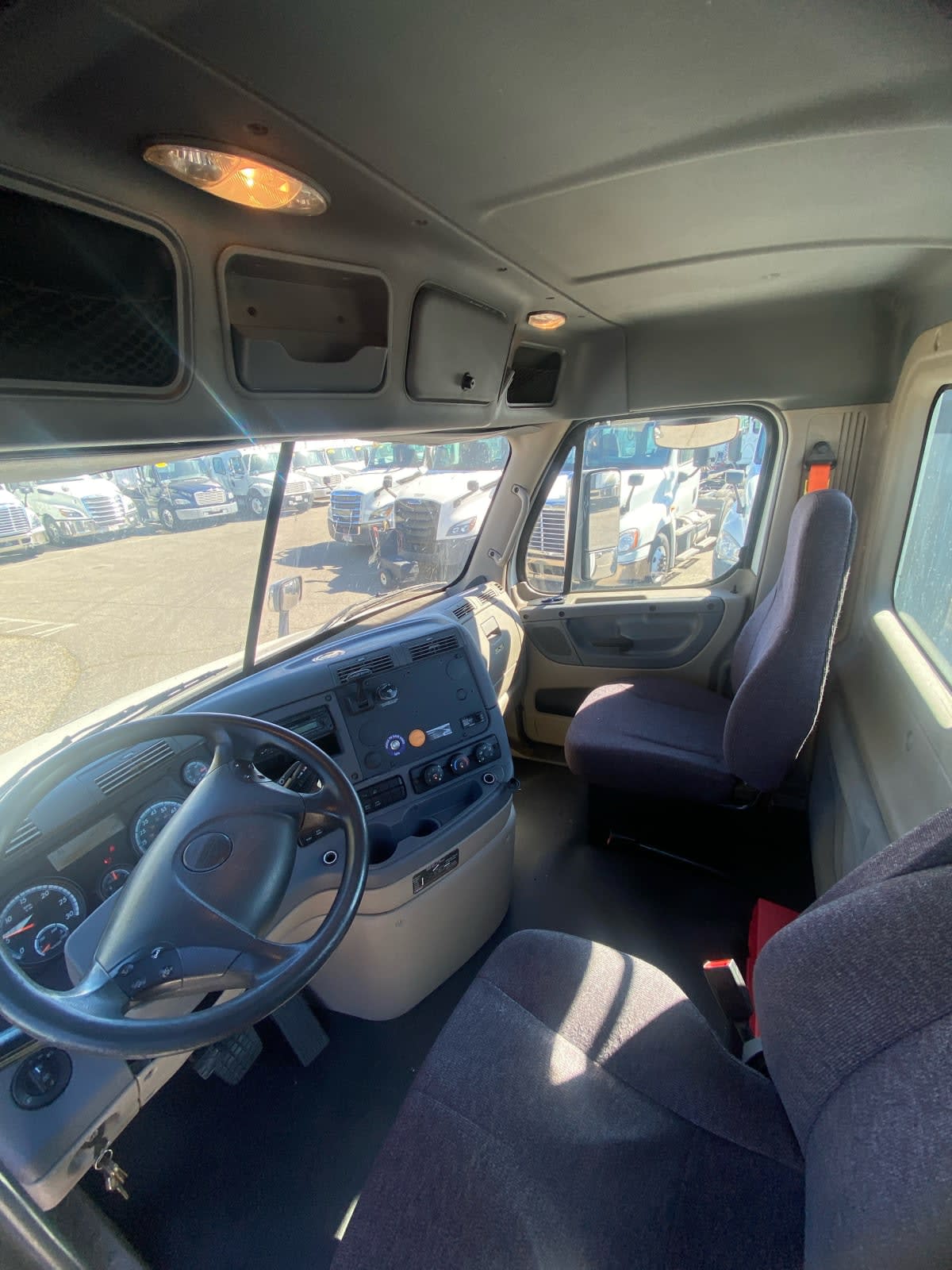 2017 Freightliner - image 7