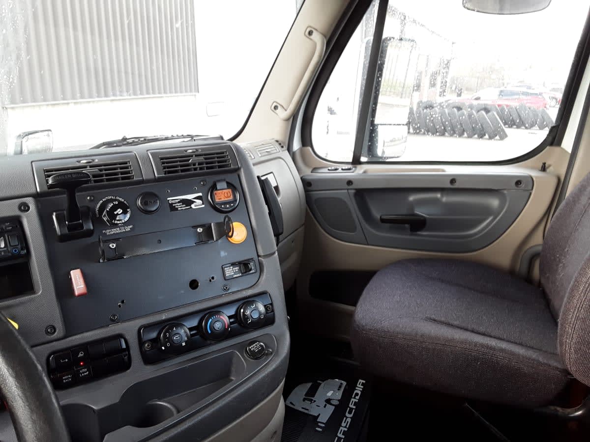 2017 Freightliner/Mercedes CASCADIA 113 665103