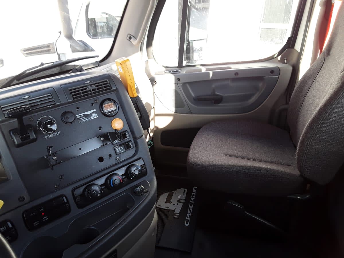 2017 Freightliner/Mercedes CASCADIA 113 665105