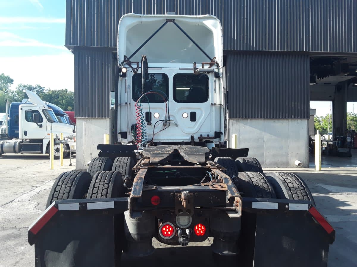 2017 Freightliner CASCADIA 113 665106