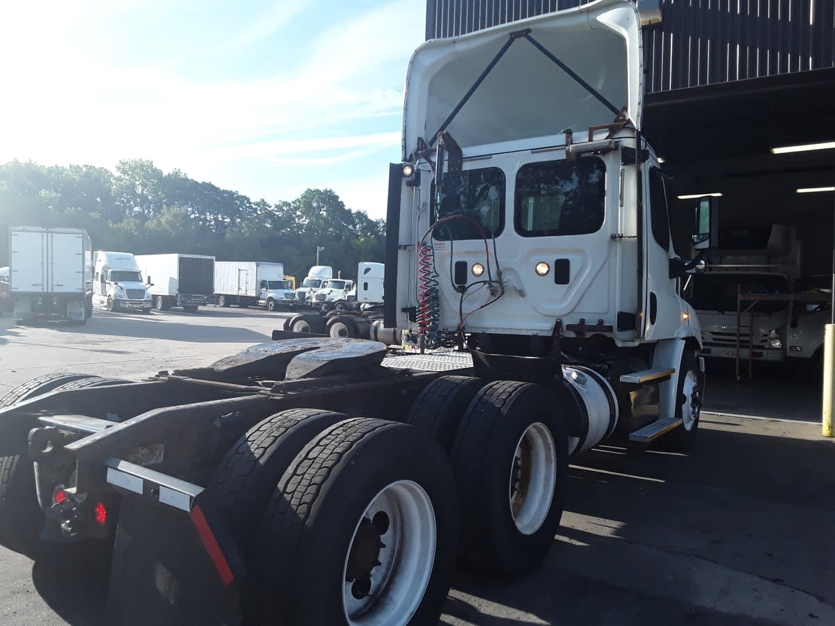 2017 Freightliner CASCADIA 113 665106