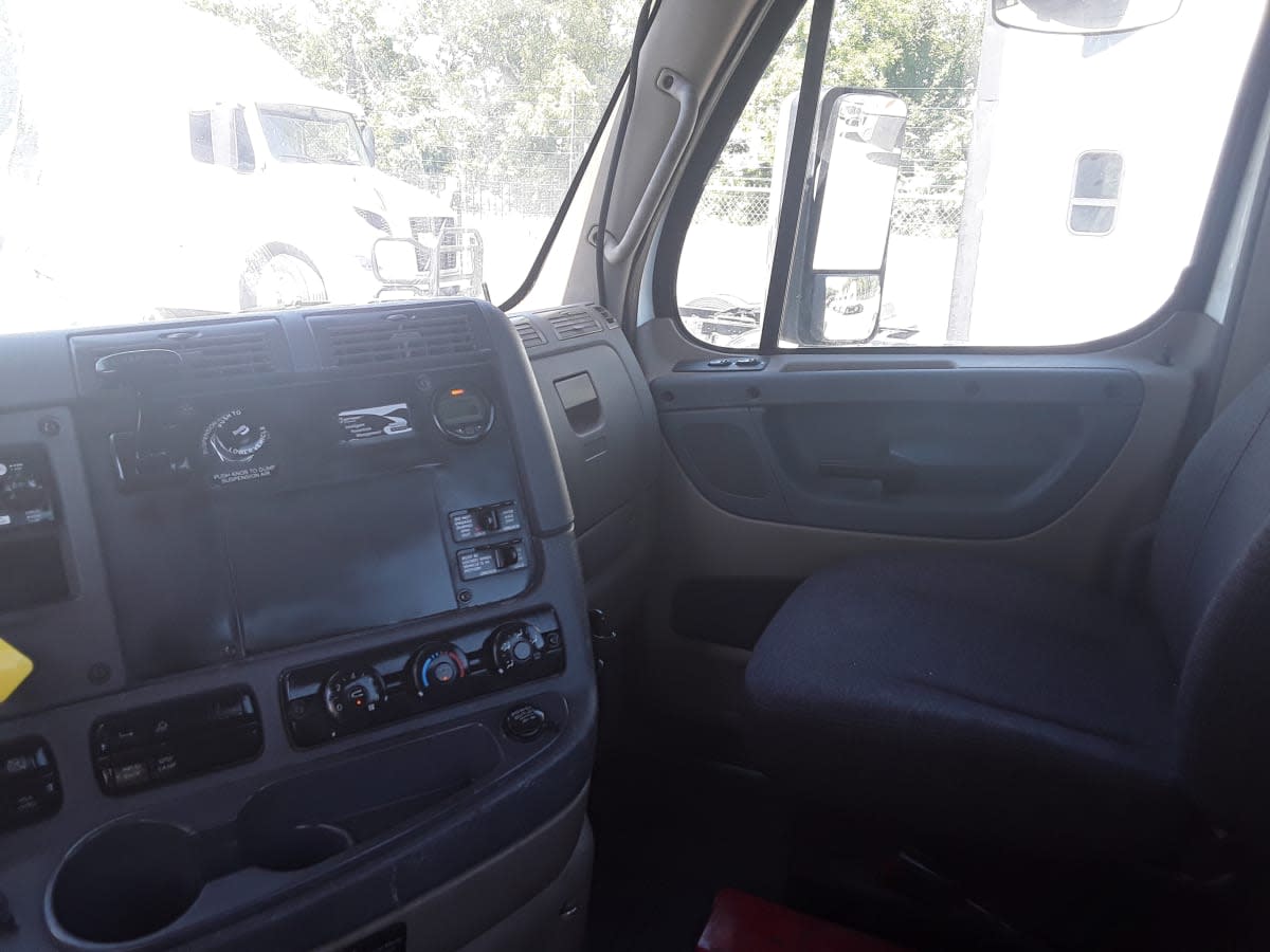 2017 Freightliner CASCADIA 113 665111