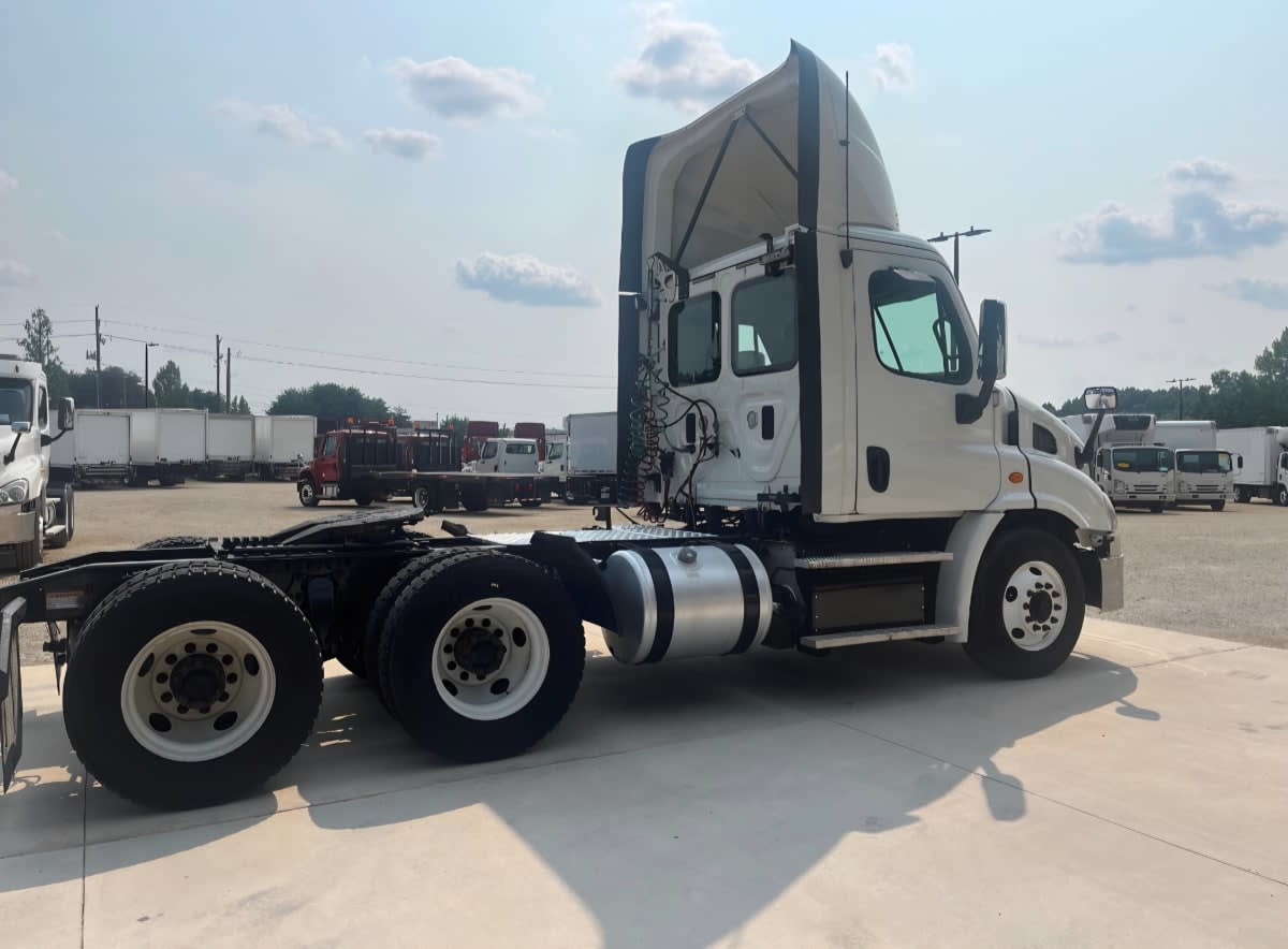 2017 Freightliner Cascadia in Greensboro, NC — photo 4