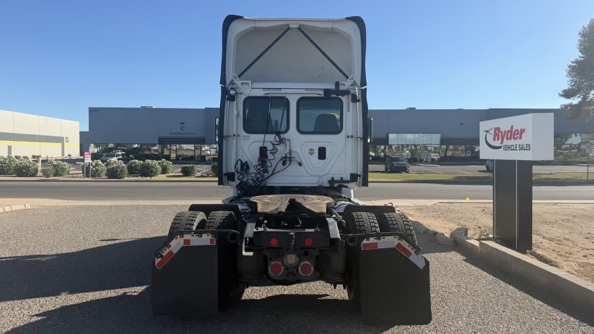 2017 Freightliner Cascadia in Phoenix, AZ — photo 5