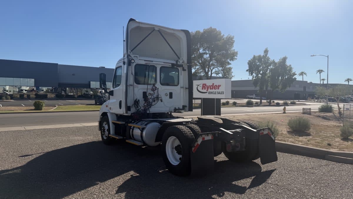 2017 Freightliner Cascadia in Phoenix, AZ — photo 6