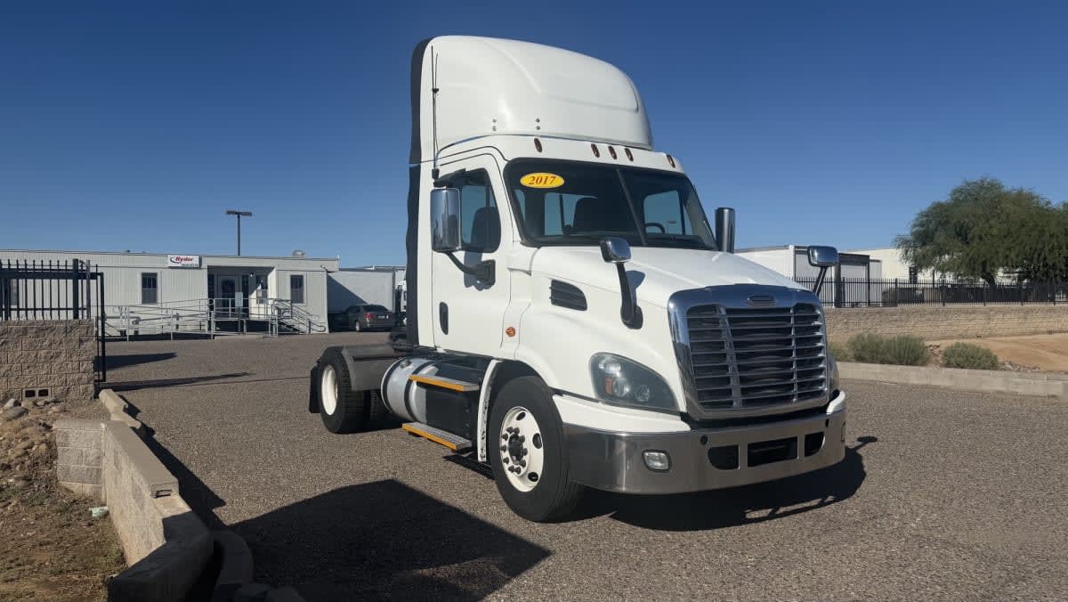 2017 Freightliner Cascadia in Phoenix, AZ — photo 3