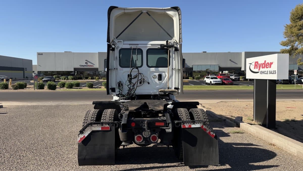 2017 Freightliner Cascadia in Phoenix, AZ — photo 5