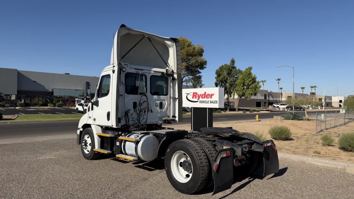2017 Freightliner Cascadia in Phoenix, AZ — photo 6