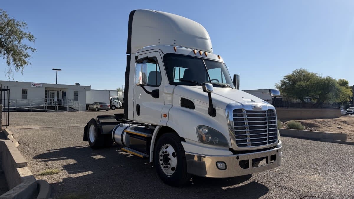 2017 Freightliner Cascadia in Phoenix, AZ — photo 3