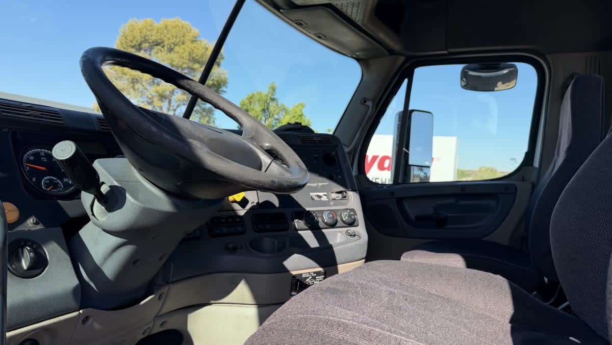 2017 Freightliner Cascadia in Phoenix, AZ — photo 7
