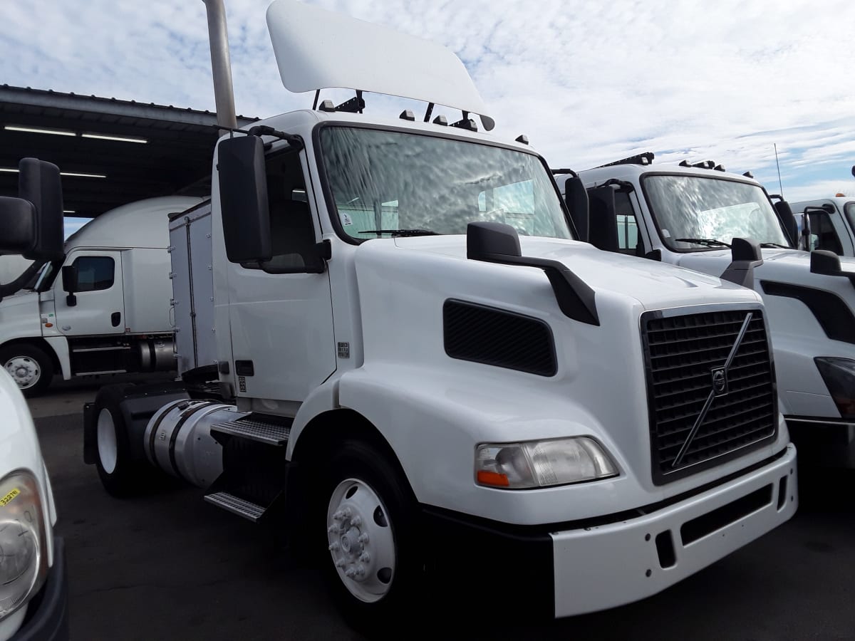 2017 Volvo VNM42TRACTOR 665150