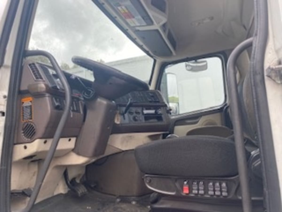 2017 Volvo VNM42TRACTOR 665156