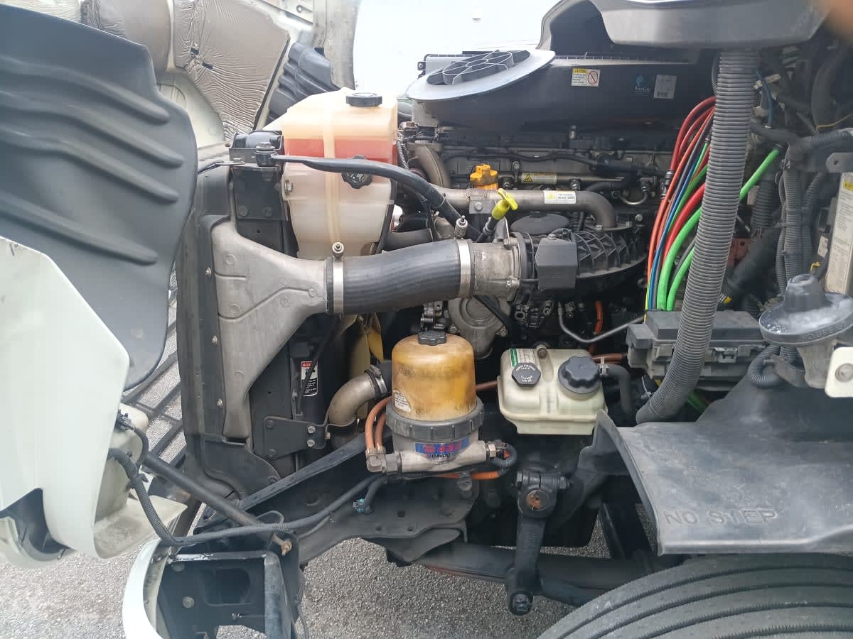 2017 Freightliner - image 8