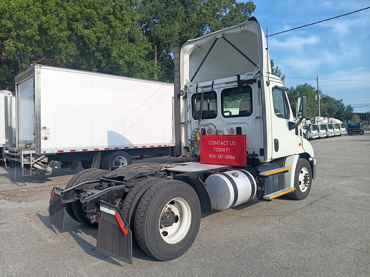 2017 Freightliner - image 4