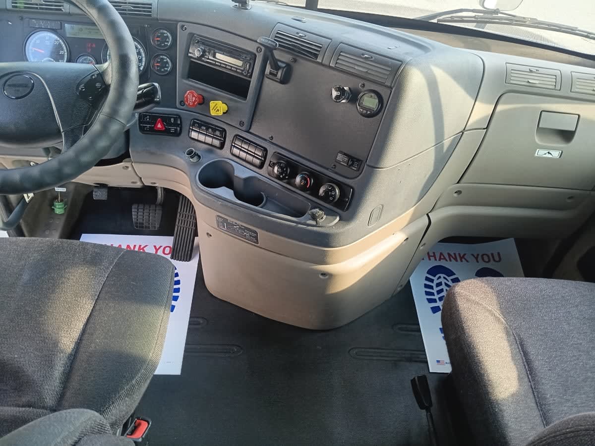 2017 Freightliner - image 7