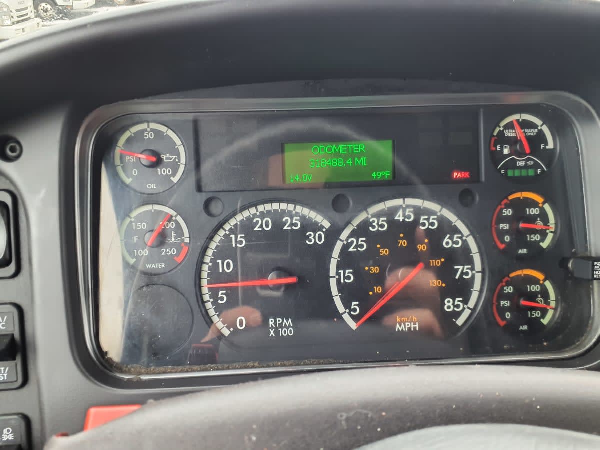 2017 Freightliner M2 106 - image 11