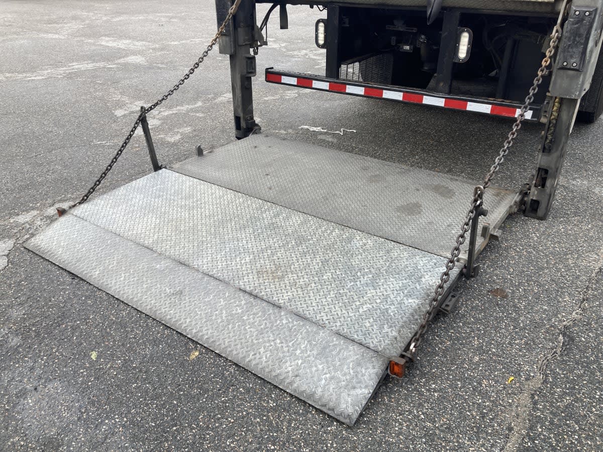 2017 Freightliner/Mercedes M2 106 665203