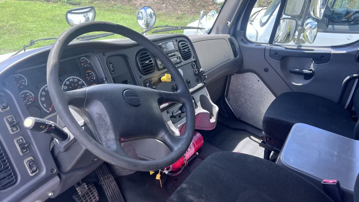 2017 Freightliner/Mercedes M2 106 665290