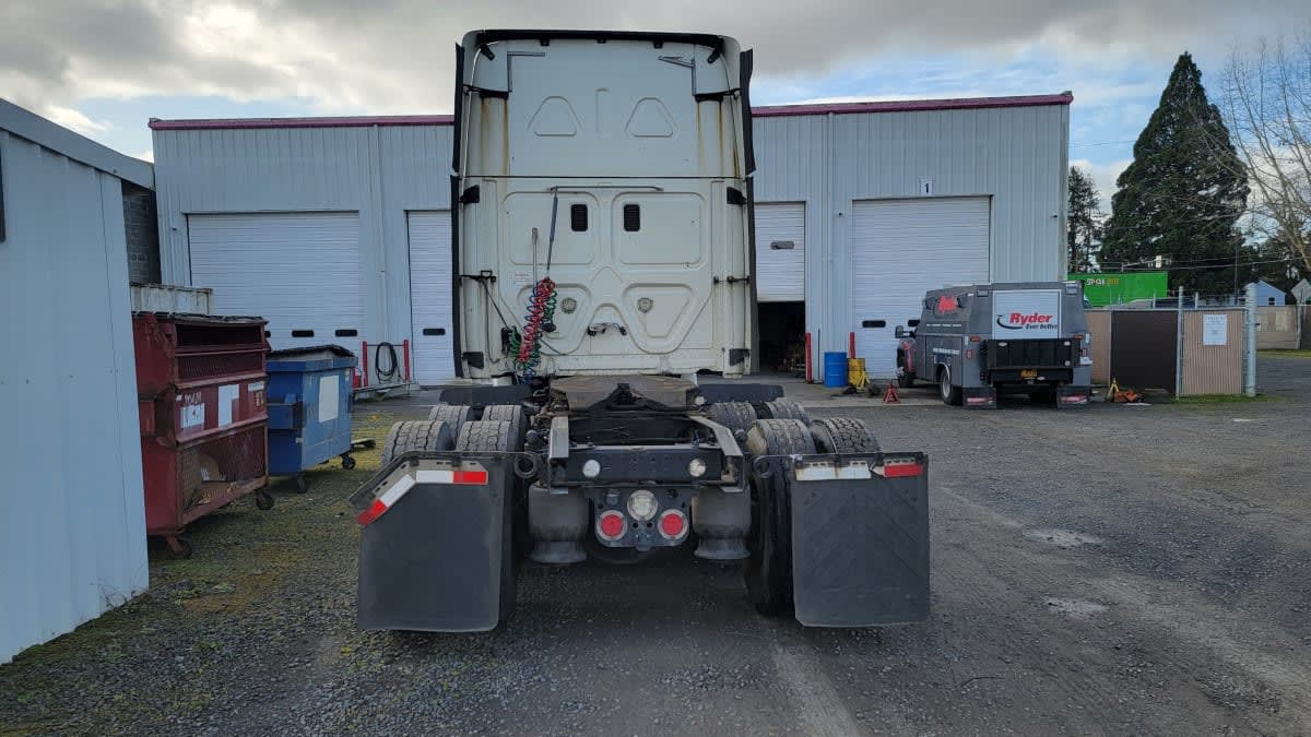 2017 Freightliner - image 5