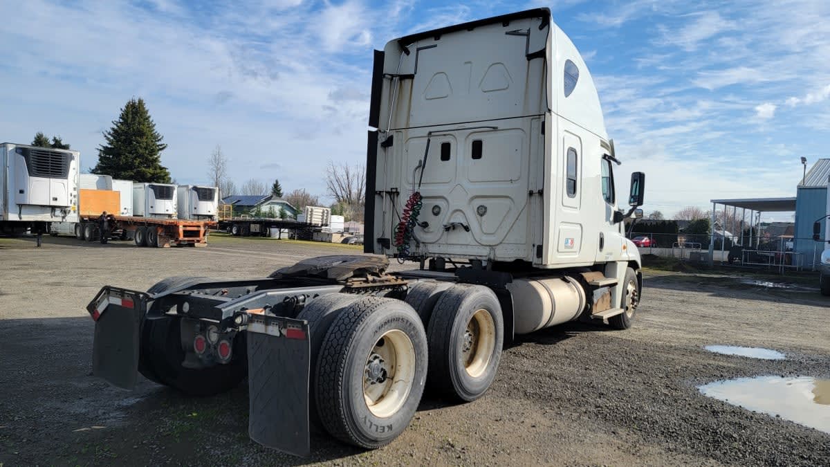 2017 Freightliner - image 4