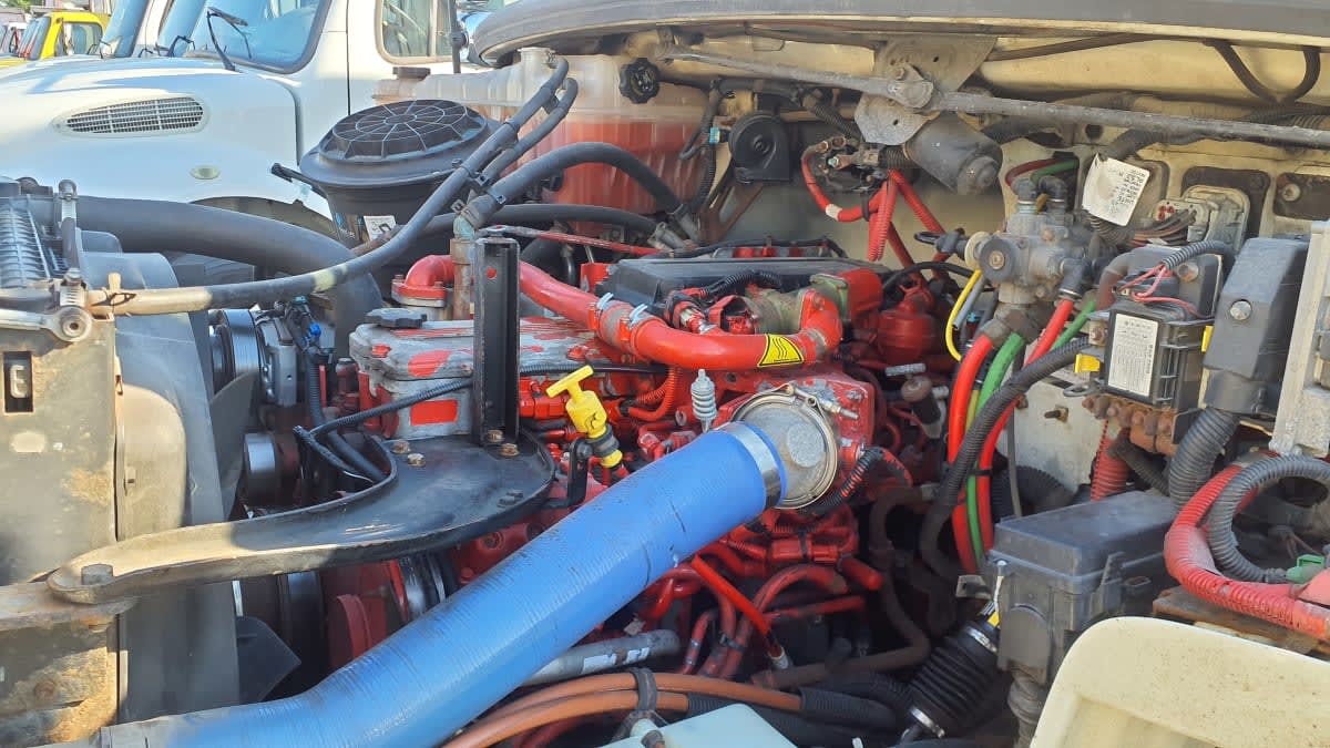 2017 Freightliner/Mercedes M2 106 665392