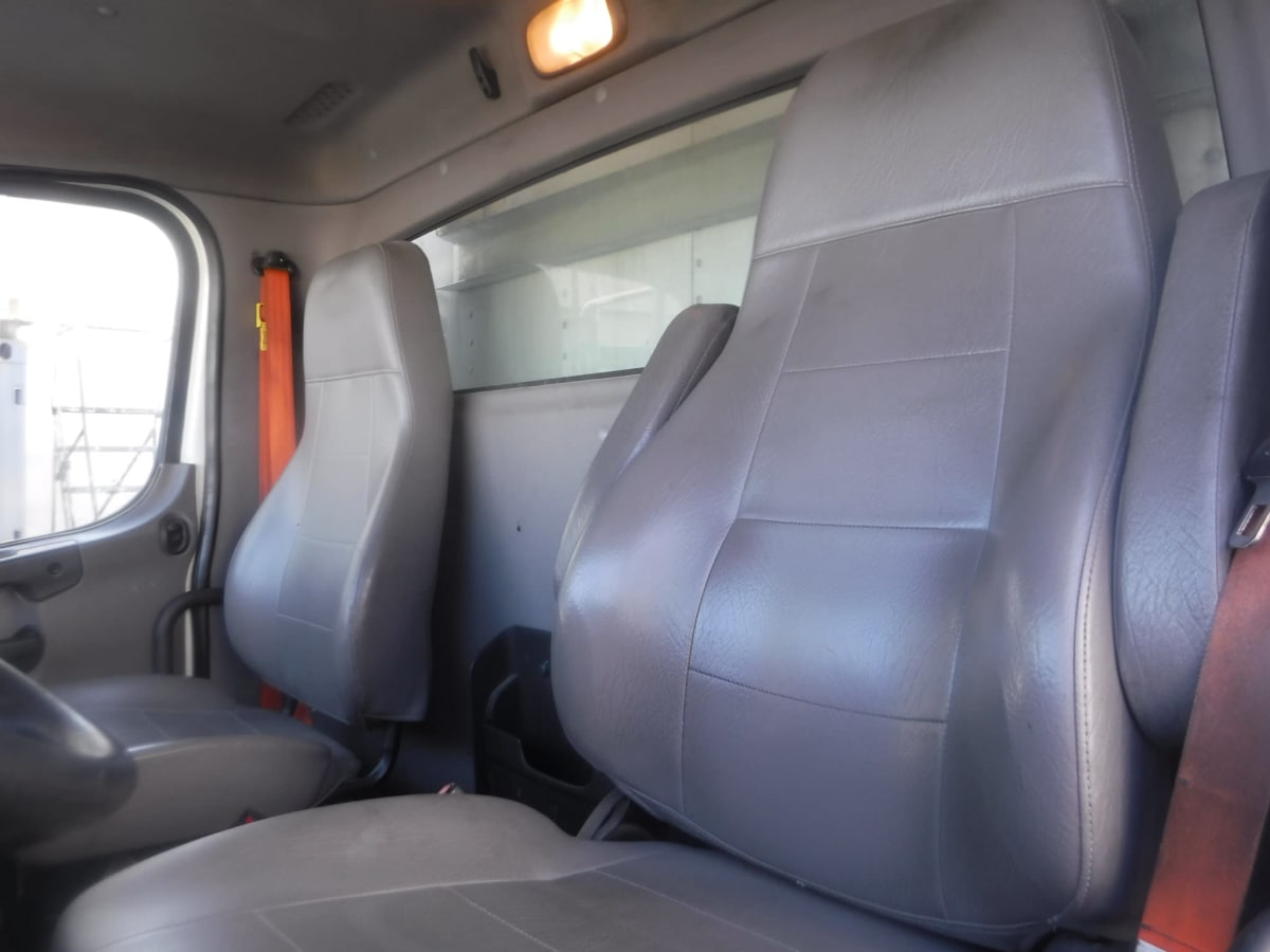 2017 Freightliner/Mercedes M2 106 665689