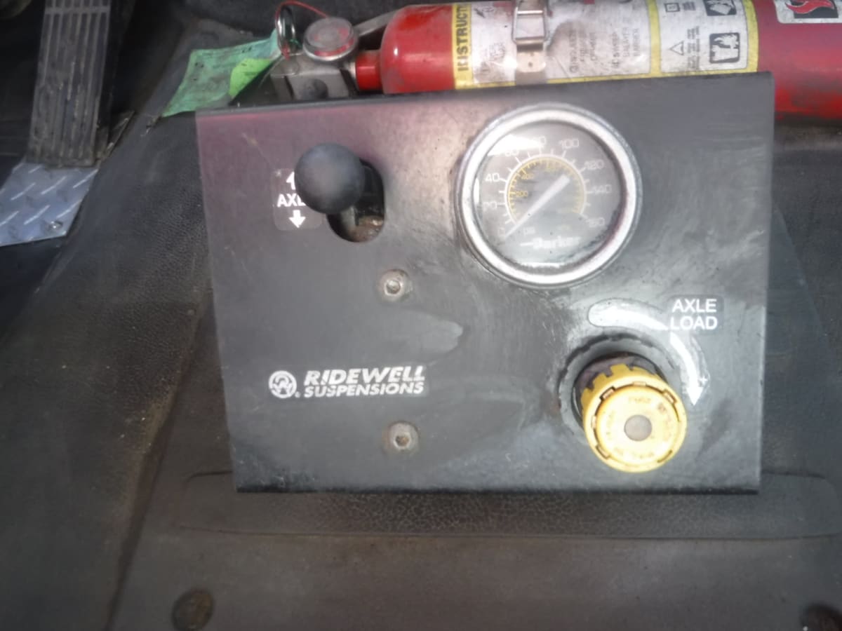 2017 Freightliner/Mercedes M2 106 665689