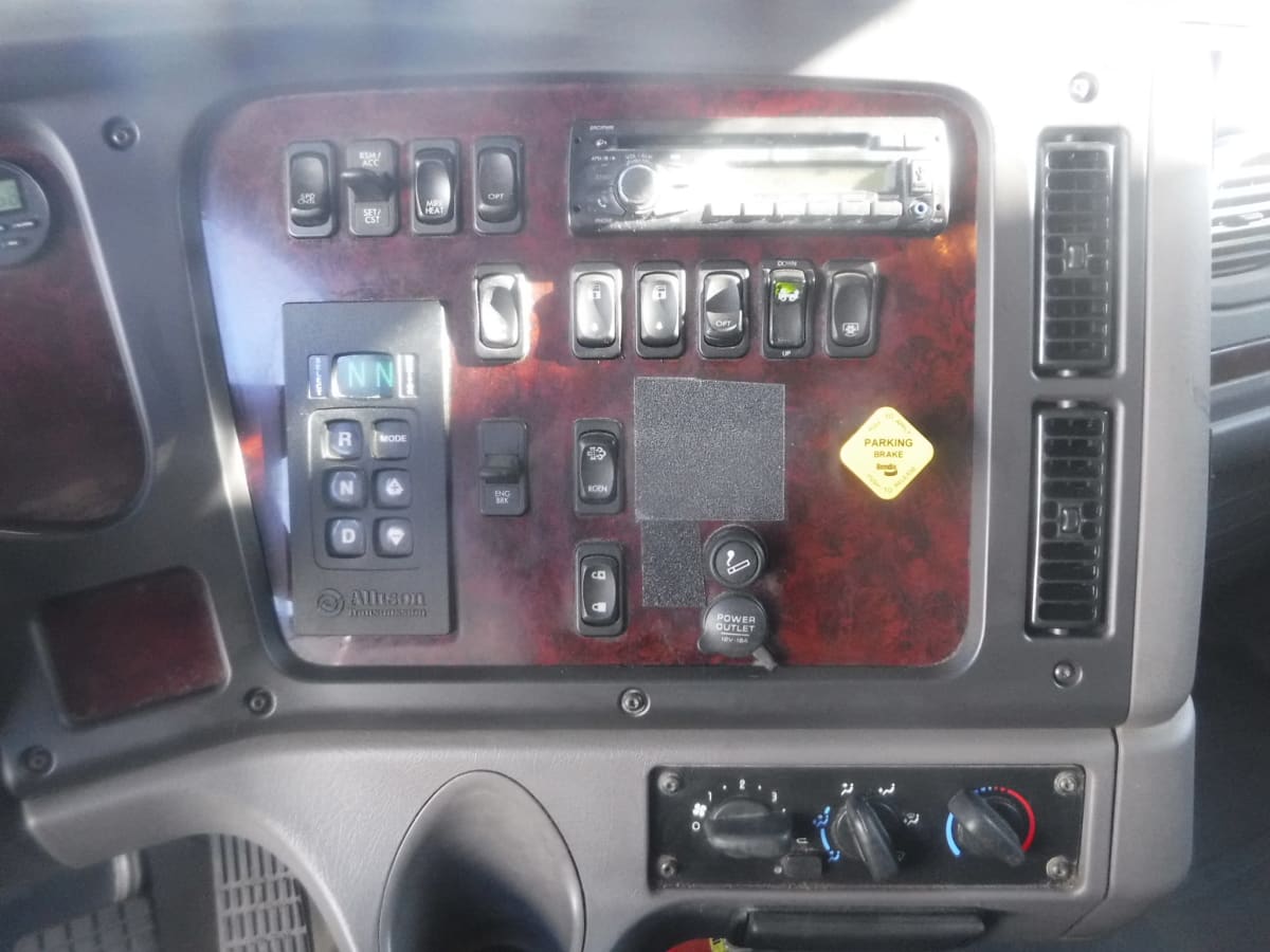 2017 Freightliner/Mercedes M2 106 665689