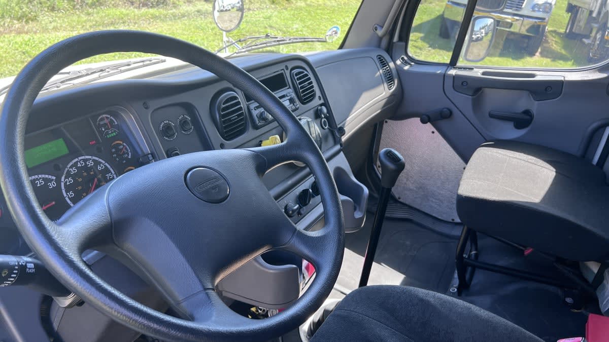2017 Freightliner/Mercedes M2 106 665970