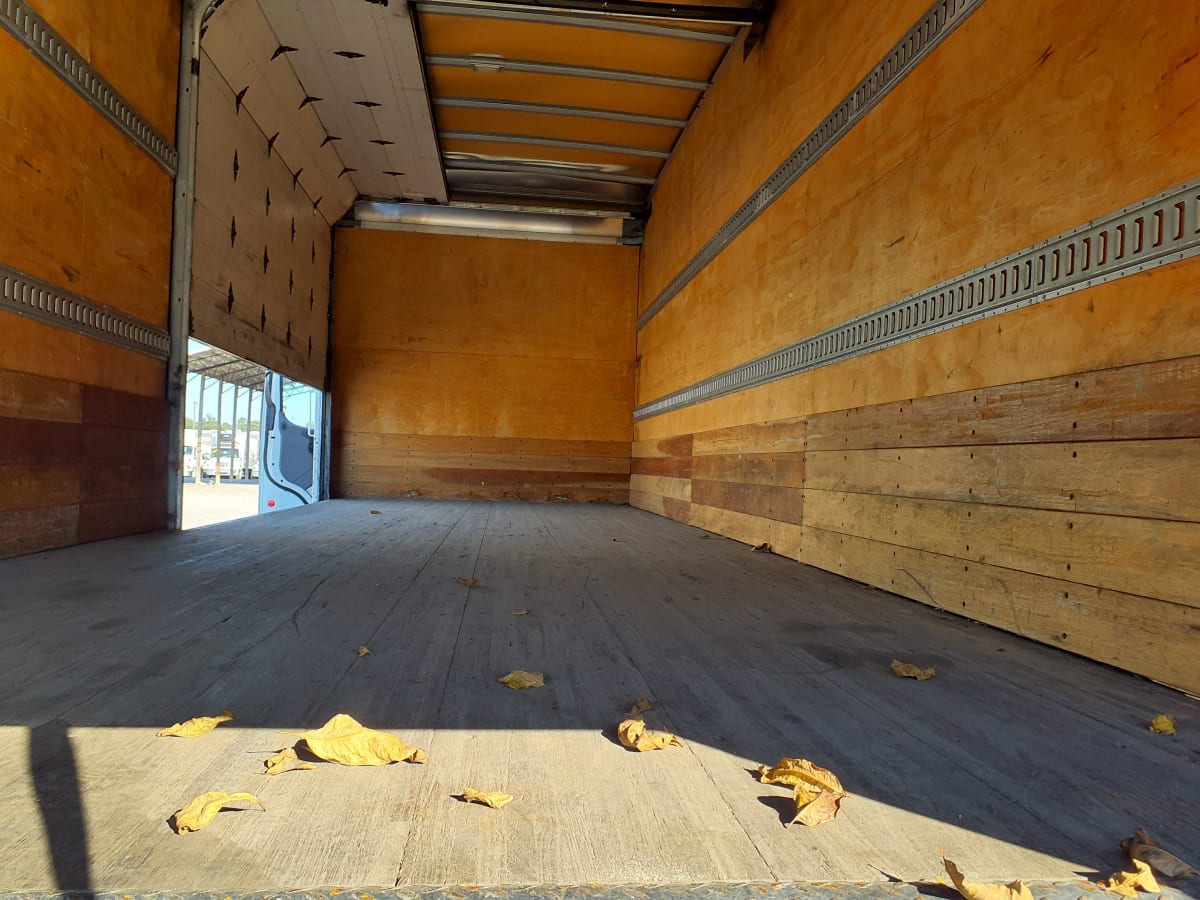 2017 Freightliner/Mercedes M2 106 665990