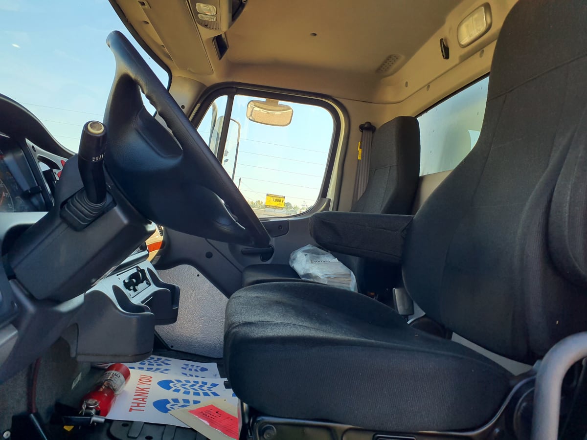 2017 Freightliner/Mercedes M2 106 665990