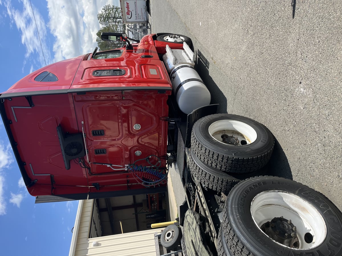 2017 Freightliner/Mercedes CASCADIA 125 666004