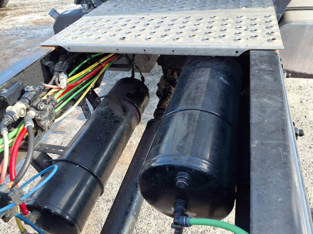 2017 Freightliner/Mercedes M2 106 666356