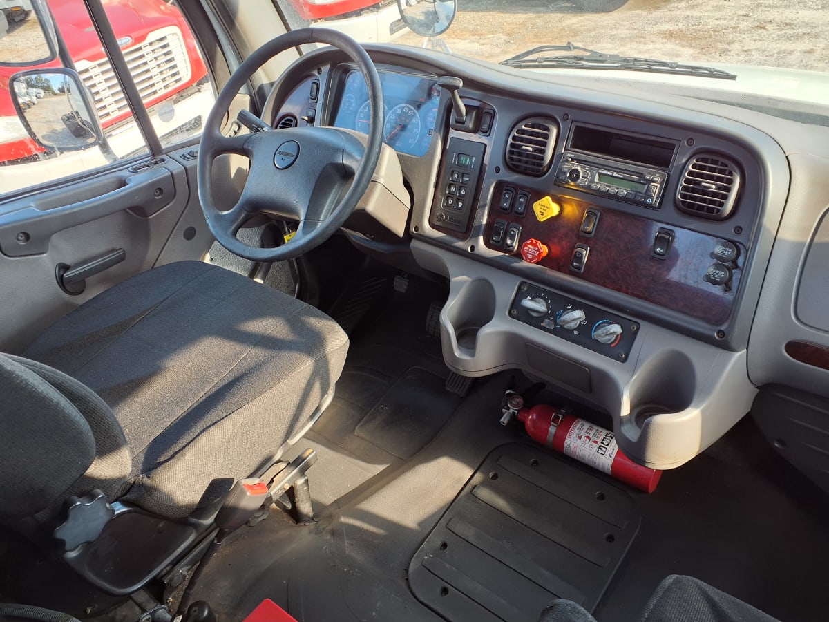 2017 Freightliner/Mercedes M2 106 666356