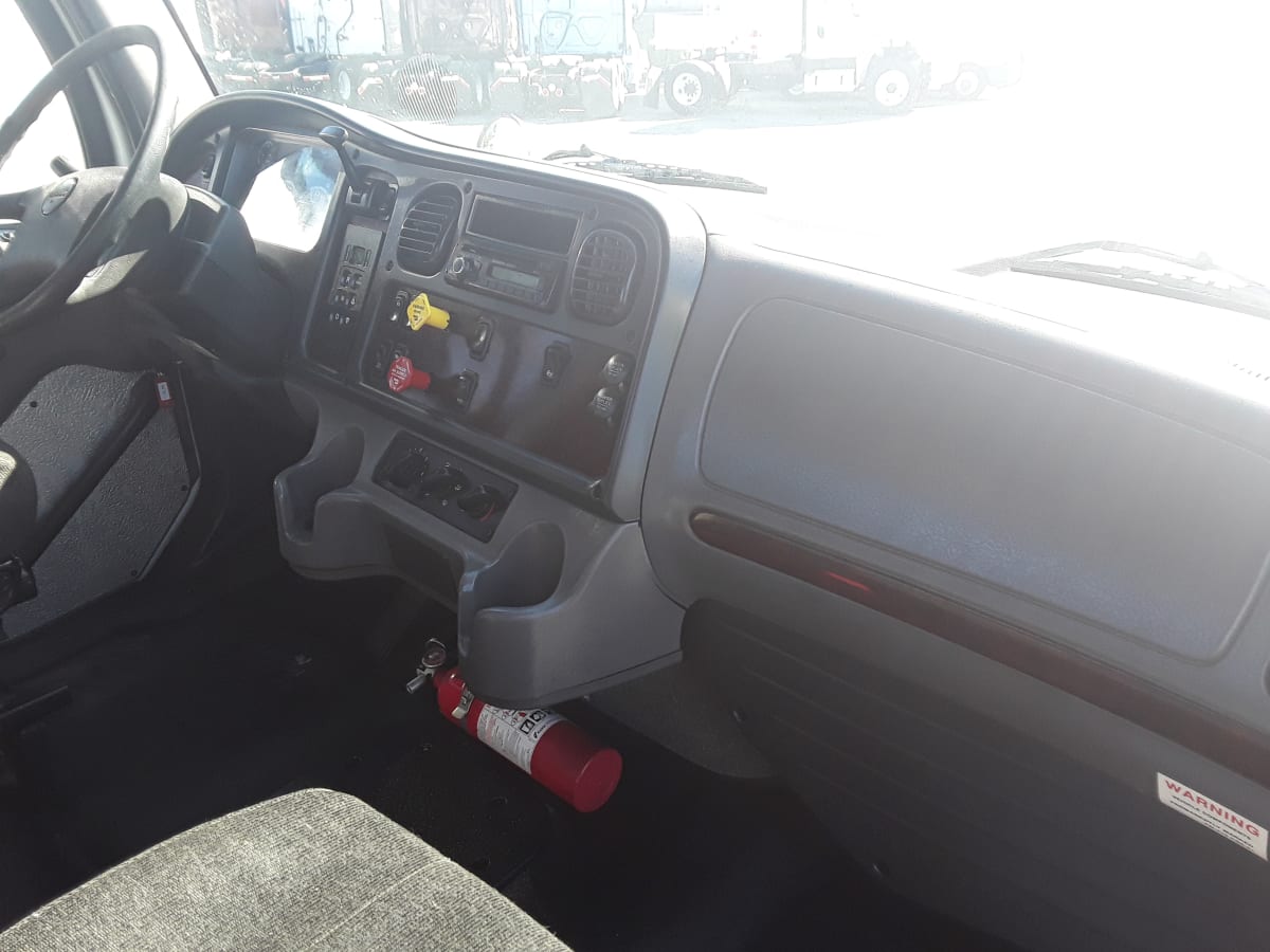 2017 Freightliner/Mercedes M2 106 666361