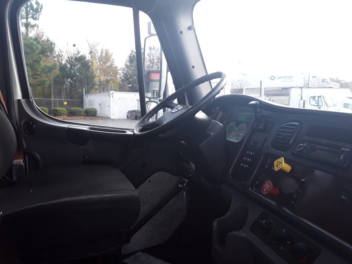 2017 Freightliner/Mercedes M2 106 666363