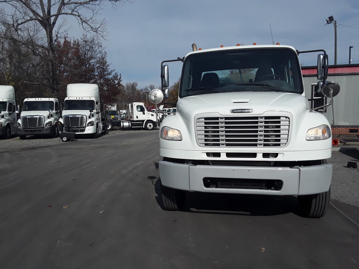 2017 Freightliner/Mercedes M2 106 666363