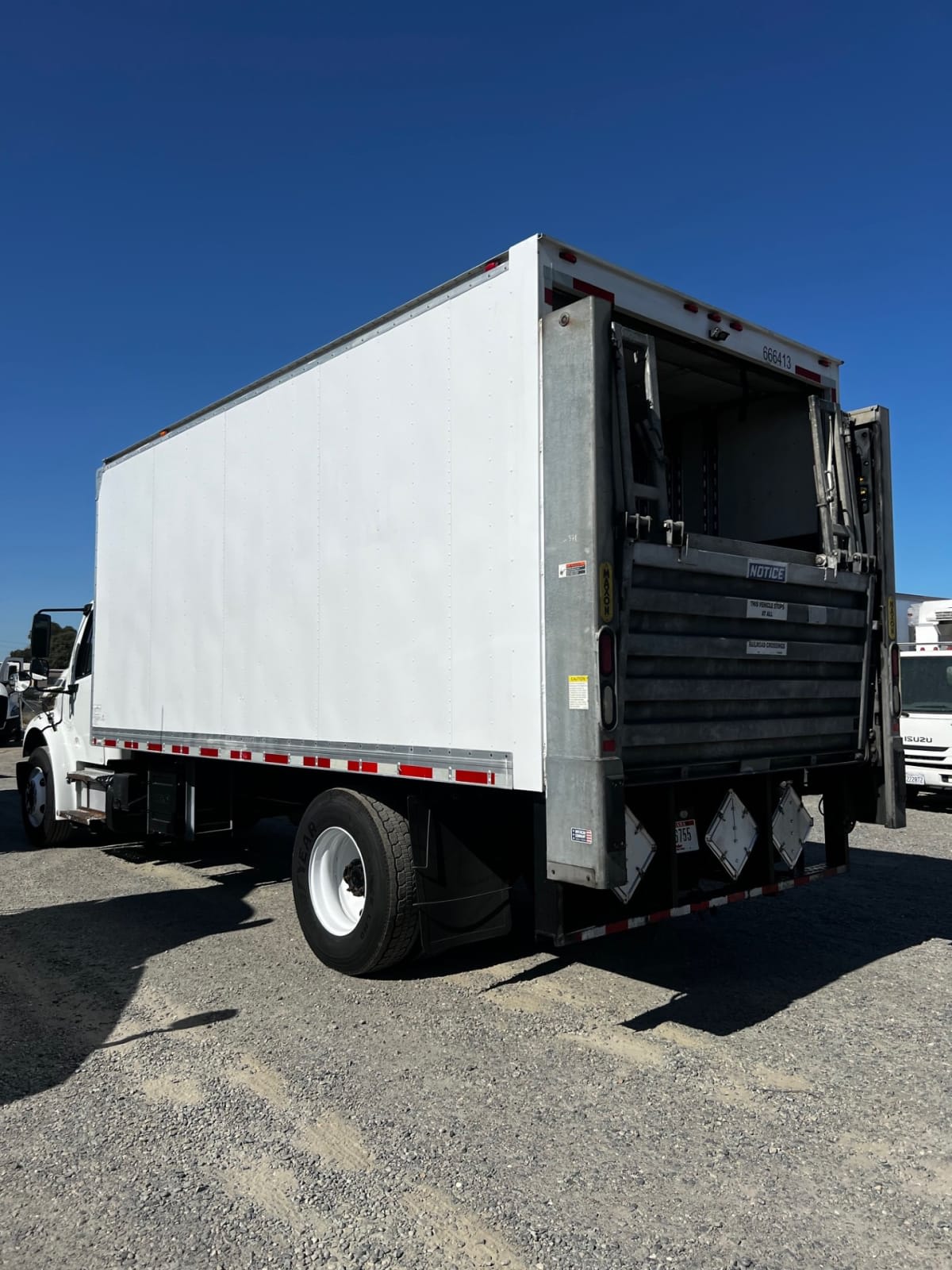2017 Freightliner/Mercedes M2 106 666413