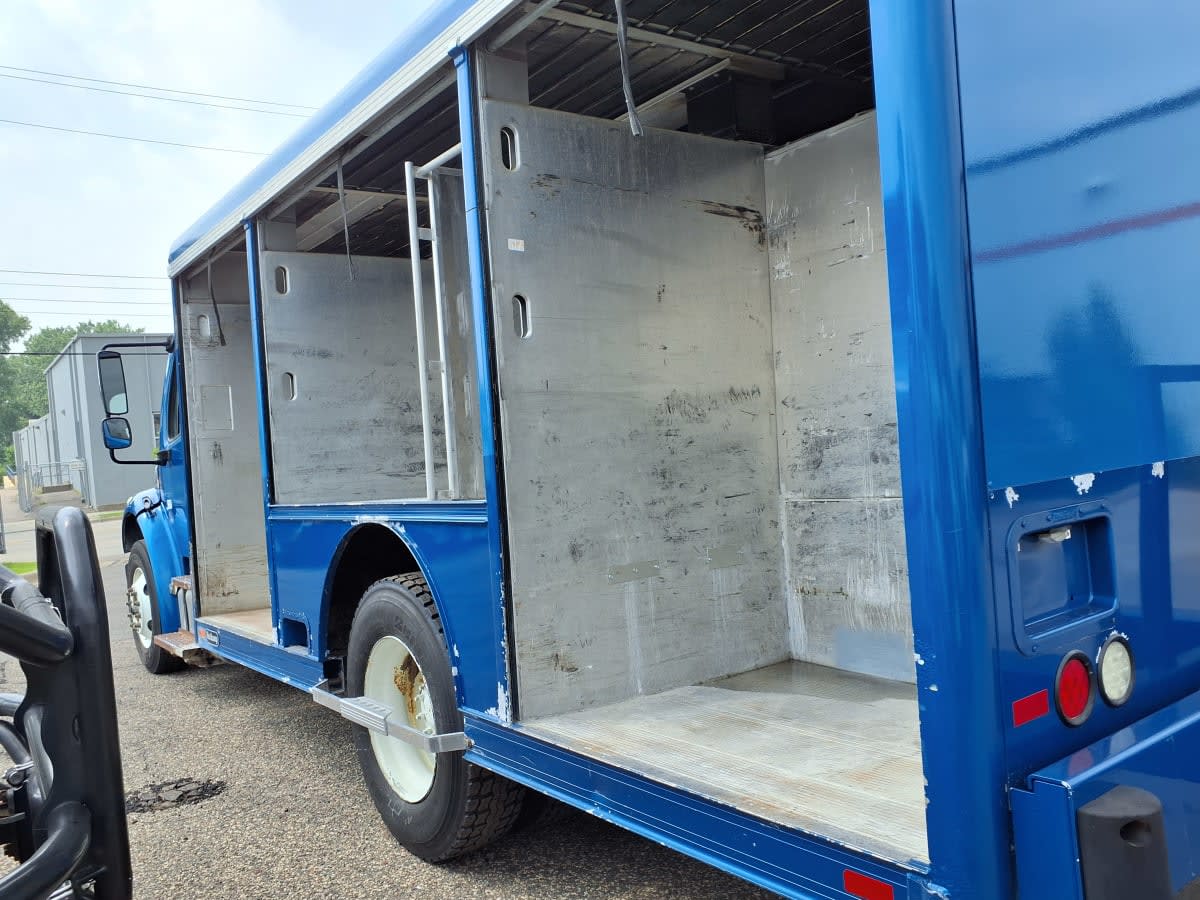 2017 Freightliner M2 106 667076