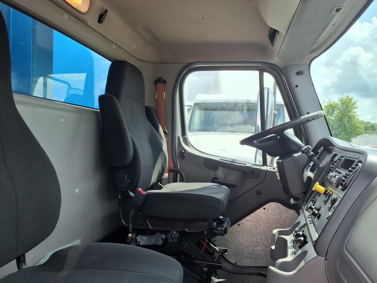 2017 Freightliner M2 106 667077