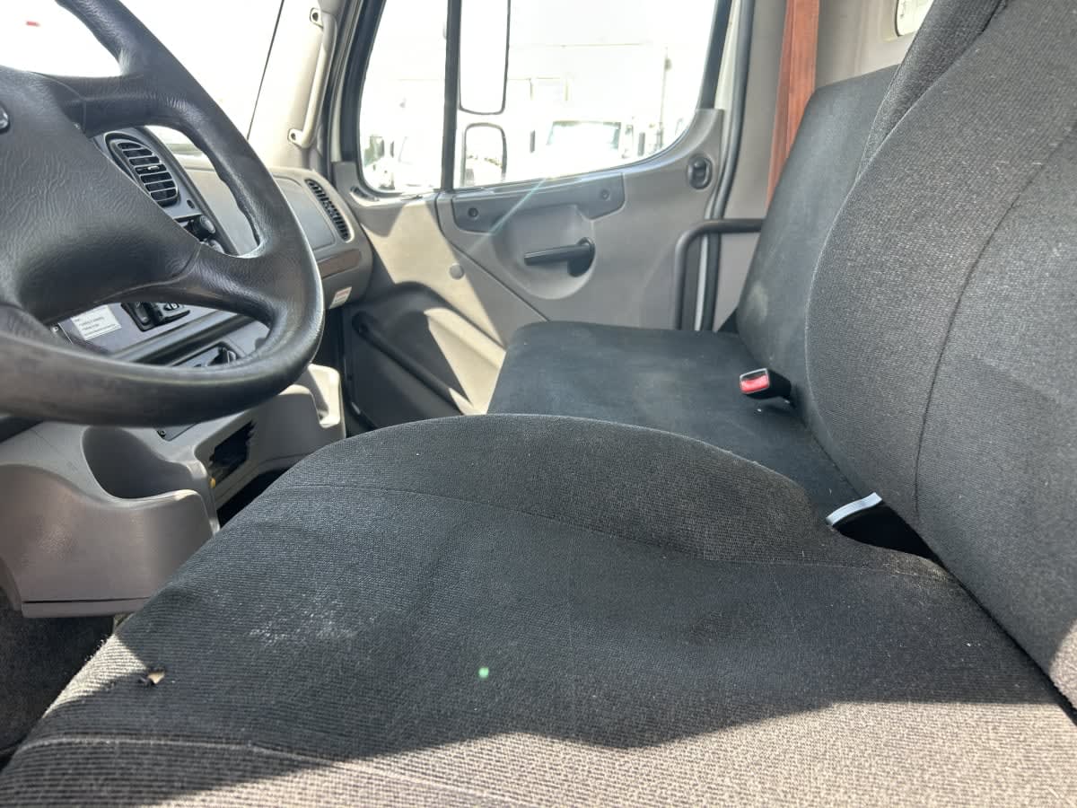 2017 Freightliner M2 106 667182