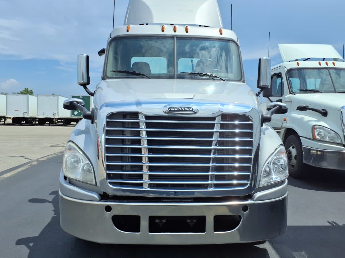 2017 Freightliner - image 2