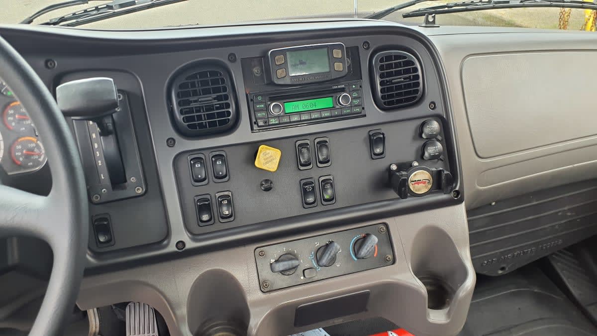 2017 Freightliner M2 106 in Springfield, MA — photo 7