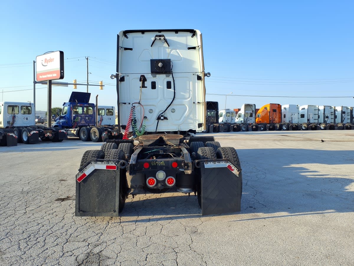 2017 Freightliner - image 5