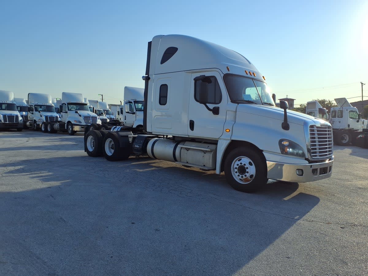 2017 Freightliner - image 3