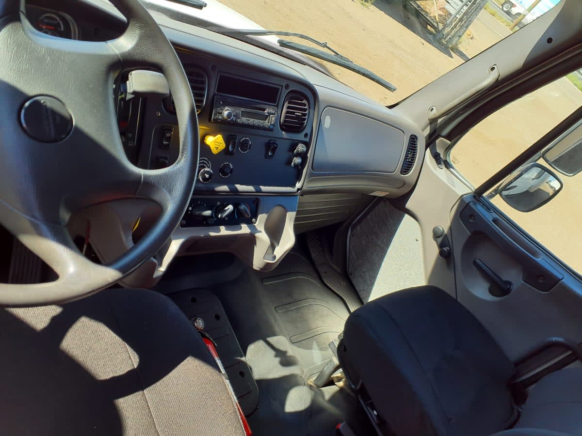 2017 Freightliner M2 106 - image 7