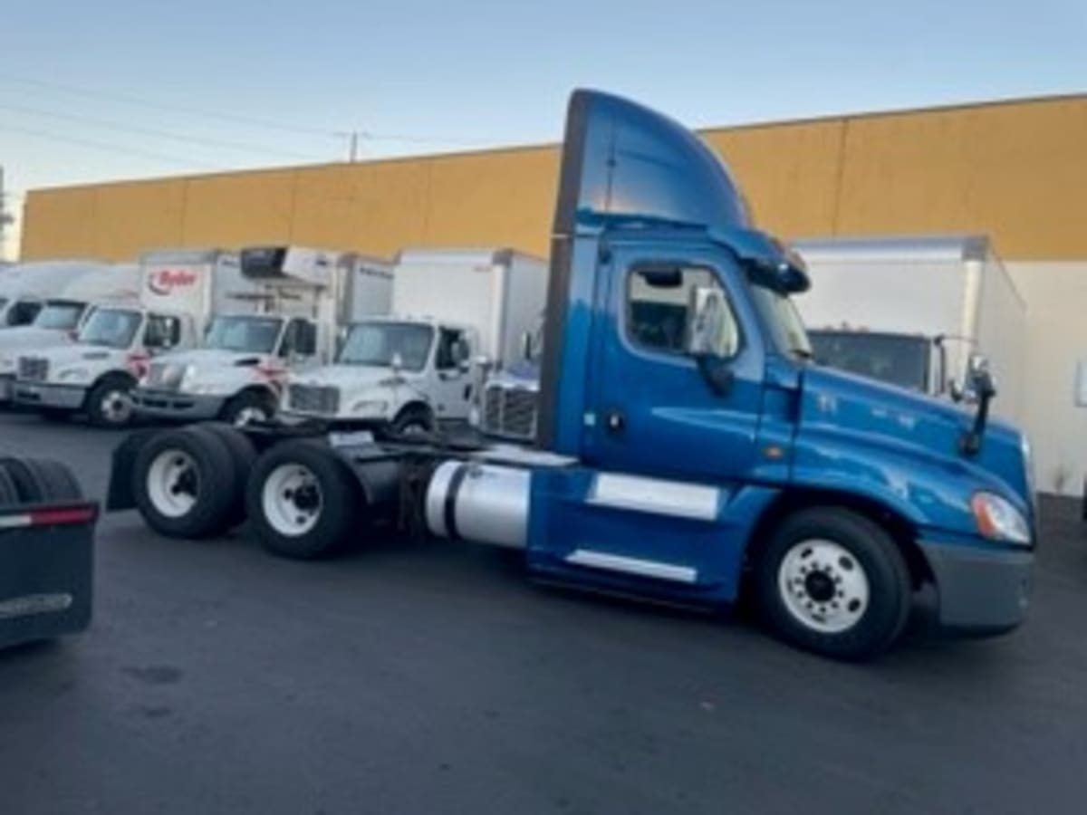 2017 Freightliner/Mercedes CASCADIA 125 668330