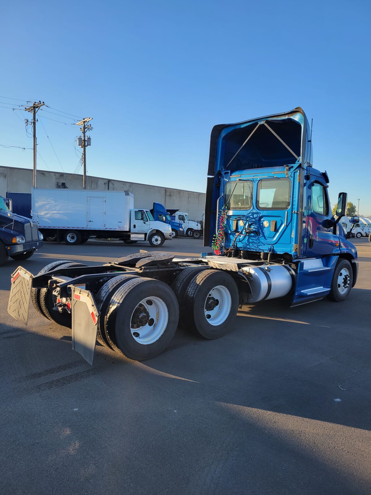 2017 Freightliner/Mercedes CASCADIA 125 668330